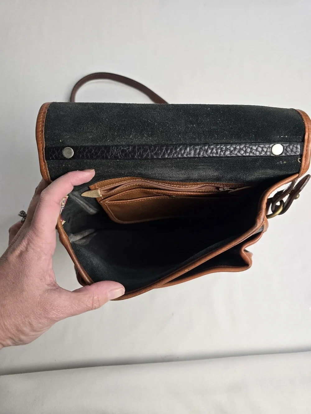 Vintage 1990s Dooney & Bourke Surrey carrier crossbody bag Black Pebbled Leather